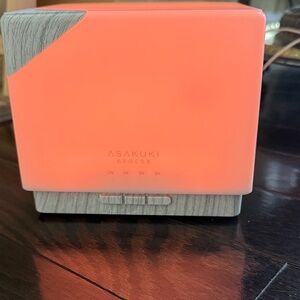 Asakuki Aroma Diffuser! Like New! Changes colors.